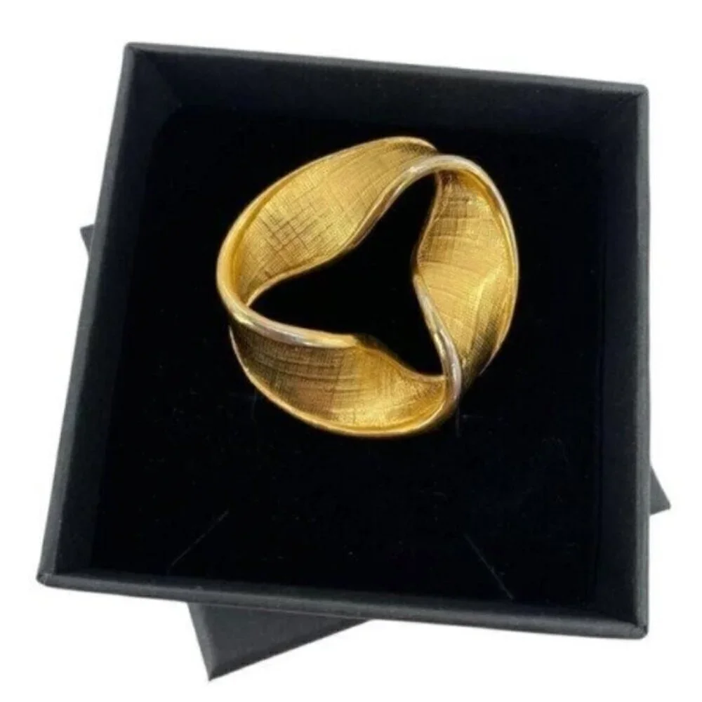 Vintage Napier Textured Circular Ribbon Two Tone Signed Brooch